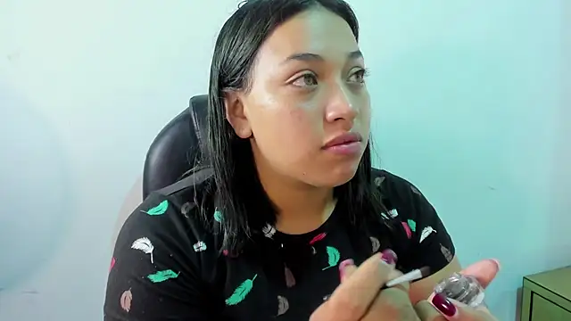 Snapshot of IsabellRodriguez18 chatting on 05.27.26 IsabellRodriguez18 online show from 05.27.26