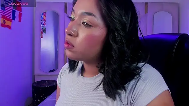 Snapshot of IsabellRodriguez18 chatting on 06.26.26 IsabellRodriguez18 online show from 06.26.26