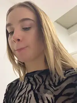 KiraMyers online show from 01.09.25