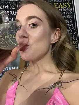 KiraMyers online show from 01.10.25