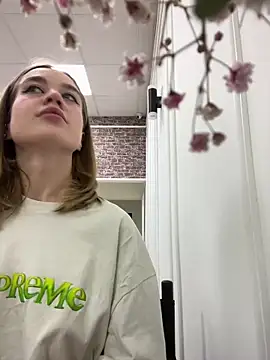 KiraMyers online show from 03.10.25