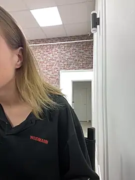 KiraMyers online show from 03.11.25