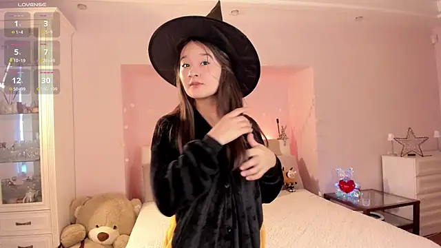 Maekko online show from 01.23.25