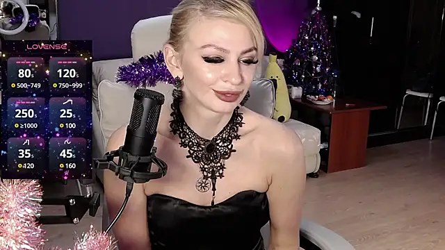 Snapshot of _britney_white_ chatting on 01.01.25 britney white online show from 01.01.25