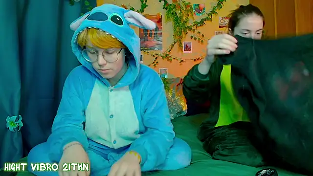 Snapshot of TrickyKitsune chatting on 09.27.25 TrickyKitsune online show from 09.27.25
