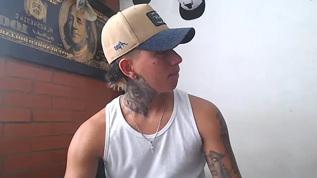 Snapshot of Thiago_x_Sahara chatting on 12.29.24 Thiago x Sahara online show from 12.29.24