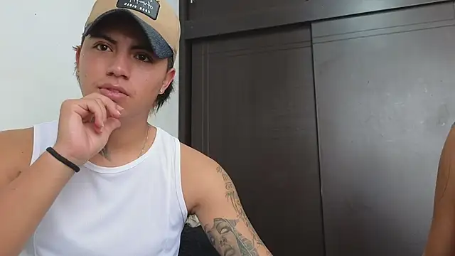 Snapshot of Thiago_x_Sahara chatting on 02.25.25 Thiago x Sahara online show from 02.25.25