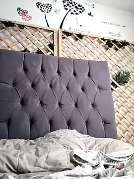 Mia WAll online show from 12.27.24