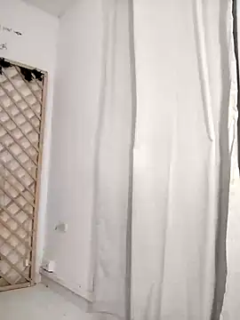 Mia WAll online show from 12.31.24