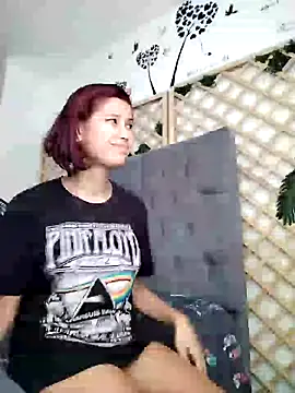 Mia WAll online show from 01.06.25