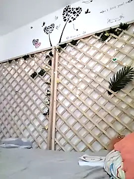 Mia WAll online show from 01.18.25