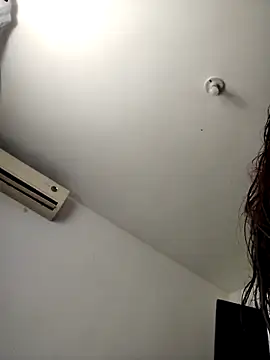 Mia WAll online show from 01.22.25