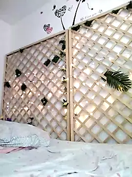 Mia WAll online show from 01.28.25