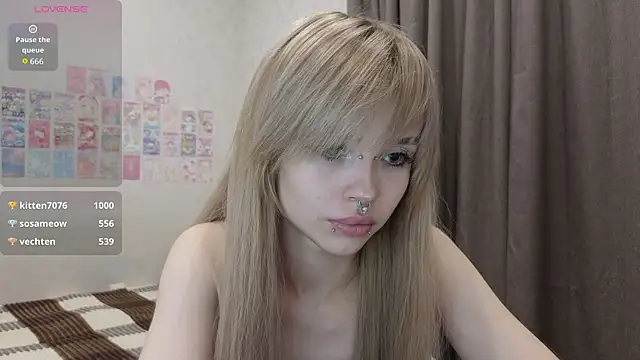Snapshot of emodreamgirl chatting on 07.17.26 emodreamgirl online show from 07.17.26