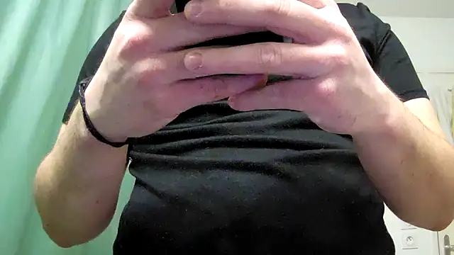 Snapshot of Maxoux02 chatting on 02.18.25 Maxoux02 online show from 02.18.25