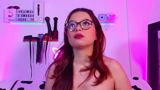 Snapshot of EmiF26 chatting on 11.22.25 EmiF26 online show from 11.22.25