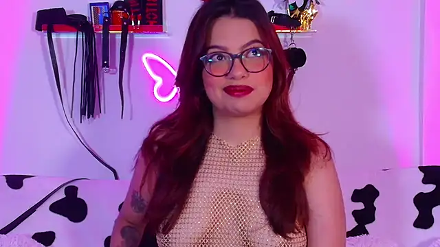 Snapshot of EmiF26 chatting on 11.30.25 EmiF26 online show from 11.30.25