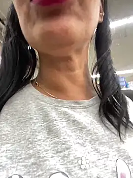 Snapshot of KarolRubi1 chatting on 02.06.25 KarolRubi1 online show from 02.06.25