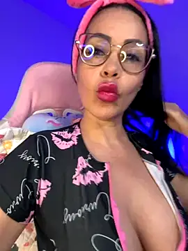 Snapshot of KarolRubi1 chatting on 10.07.25 KarolRubi1 online show from 10.07.25