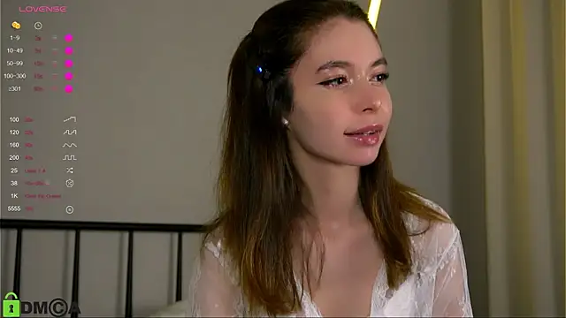 Snapshot of LittleOriana chatting on 09.28.25 LittleOriana online show from 09.28.25