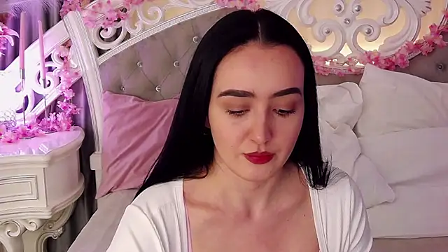 KimKhallifa online show from 02.15.26