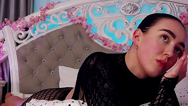 KimKhallifa online show from 02.28.26