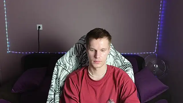 Leonnextdoor online show from 12.30.24