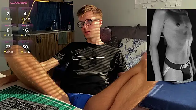 Leonnextdoor online show from 02.28.26