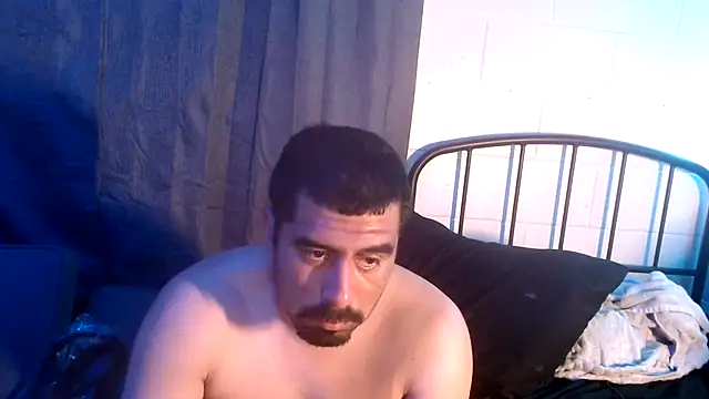 Snapshot of k1oudE chatting on 04.23.26 k1oudE online show from 04.23.26