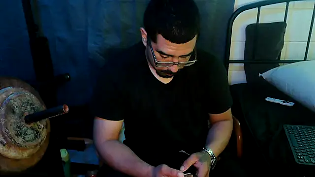 Snapshot of k1oudE chatting on 05.27.26 k1oudE online show from 05.27.26