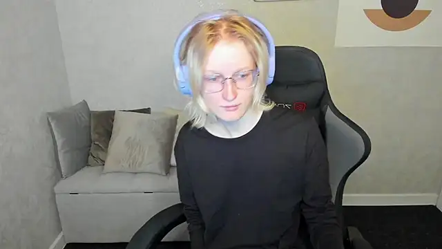 Snapshot of ElizabethHarpper chatting on 09.25.25 ElizabethHarpper online show from 09.25.25