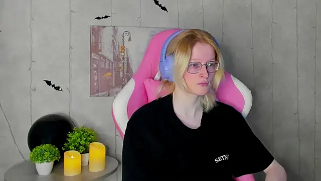 ElizabethHarpper online show from 11.04.25