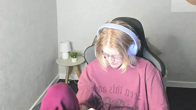 ElizabethHarpper online show from 12.05.25