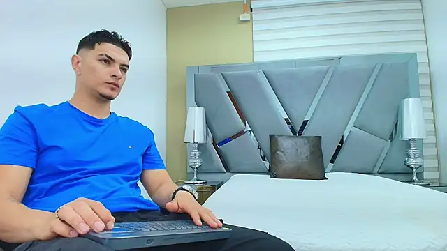 Snapshot of DAVID_VICTORIAA chatting on 04.18.26 DAVID VICTORIAA online show from 04.18.26