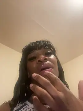 Snapshot of Cherrywood5 chatting on 12.28.24 Cherrywood5 online show from 12.28.24