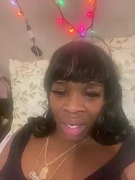 Snapshot of Cherrywood5 chatting on 12.29.24 Cherrywood5 online show from 12.29.24