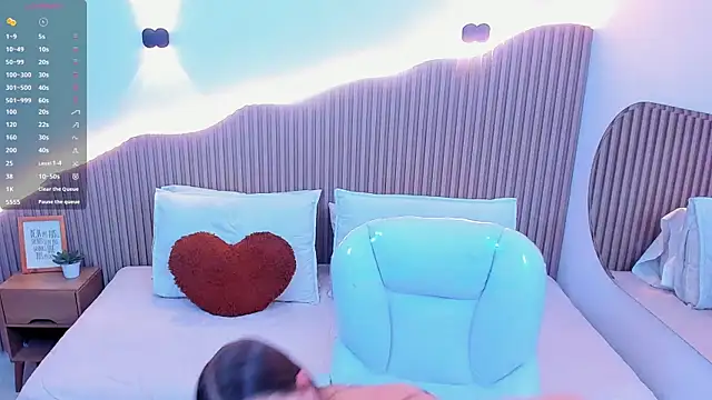 Annie kurt  online show from 03.08.25