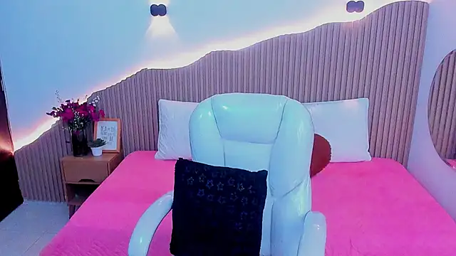 Annie kurt  online show from 09.19.25