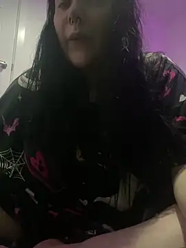 Snapshot of Gothicsiren chatting on 02.04.25 Gothicsiren online show from 02.04.25