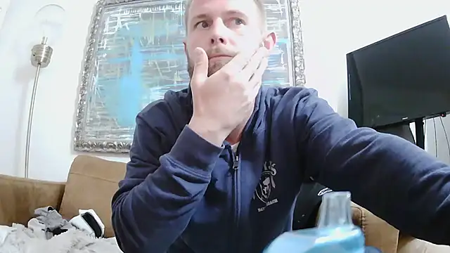 Snapshot of bjay1210 chatting on 01.11.25 bjay1210 online show from 01.11.25