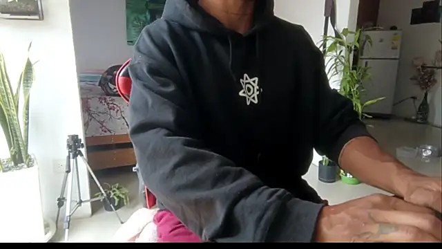 Snapshot of Adam_Valenciia chatting on 05.19.26 Adam Valenciia online show from 05.19.26