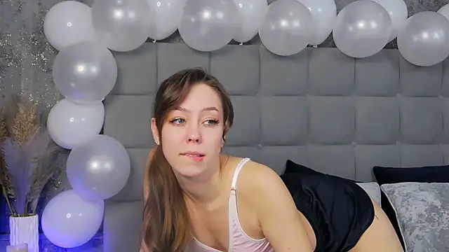 Snapshot of TheEmma chatting on 02.09.25 TheEmma online show from 02.09.25