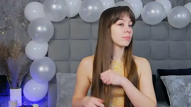 Snapshot of TheEmma chatting on 02.10.25 TheEmma online show from 02.10.25