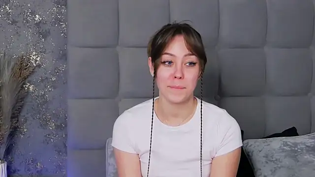 Snapshot of TheEmma chatting on 03.15.25 TheEmma online show from 03.15.25