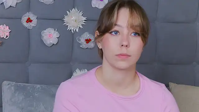 Snapshot of TheEmma chatting on 10.05.25 TheEmma online show from 10.05.25