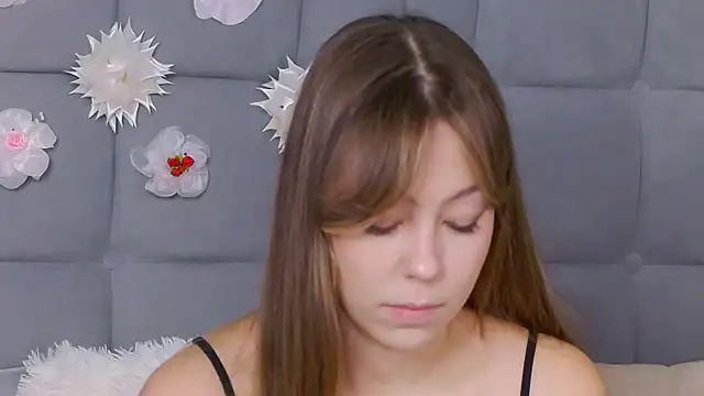 Snapshot of TheEmma chatting on 10.11.25 TheEmma online show from 10.11.25