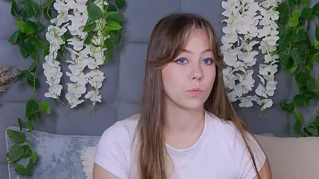 Snapshot of TheEmma chatting on 10.17.25 TheEmma online show from 10.17.25