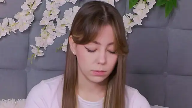 Snapshot of TheEmma chatting on 11.07.25 TheEmma online show from 11.07.25