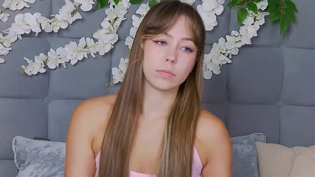 Snapshot of TheEmma chatting on 11.24.25 TheEmma online show from 11.24.25