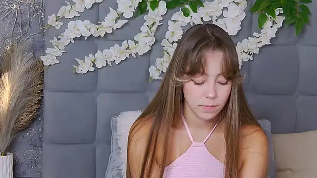 Snapshot of TheEmma chatting on 12.01.25 TheEmma online show from 12.01.25